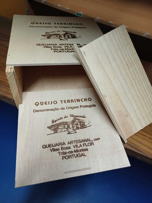 Lote de 7 caixas oferta de queijos da Quinta da Veiguinha