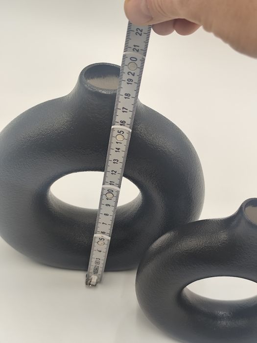Nowoczesny zestaw 2 wazonów ceramicznych czarne donuty dekoracyjne