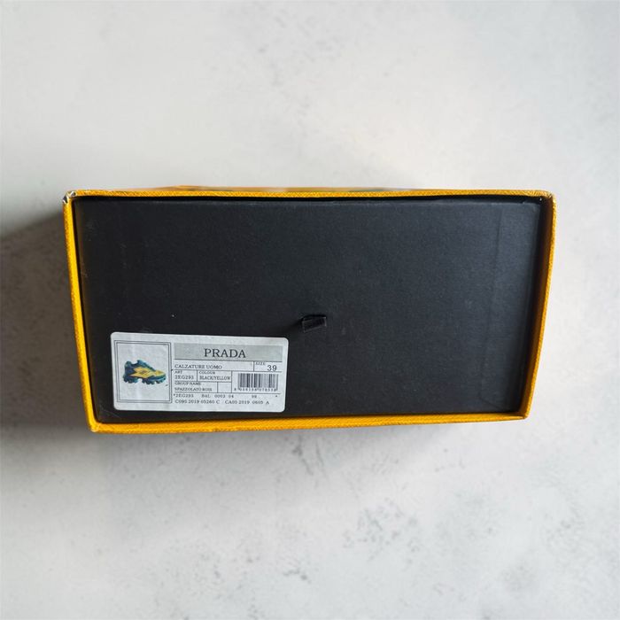 кросівки чорно жовті Prada cloudbust Thunder