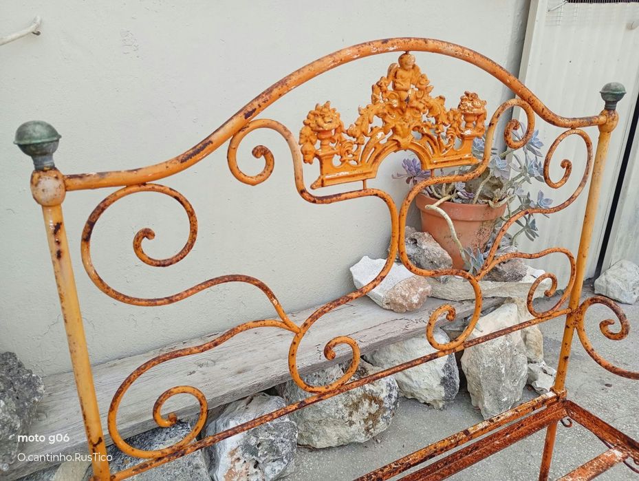 Banco de jardim em ferro