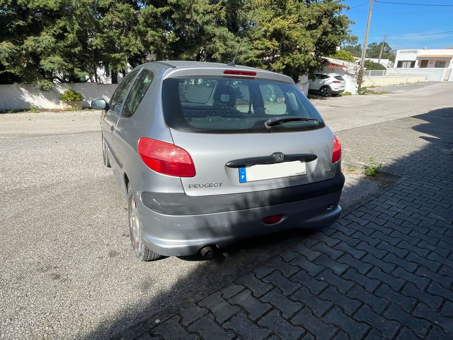 Avariado Peugeout 206