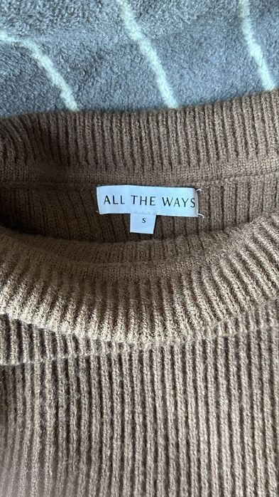 Вязанный коричневый костюм с шортами