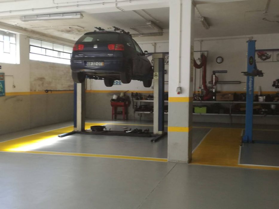 Oficina automóvel / armazém