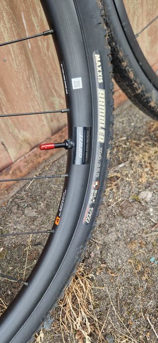 Komplet kół Giant PX2 do gravela tubbless.