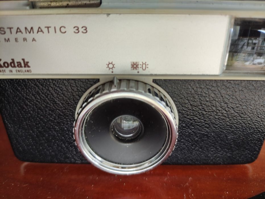 2 Vintage Instamatic Cameras – Kodak 33 and Agfa 10864297693526786120