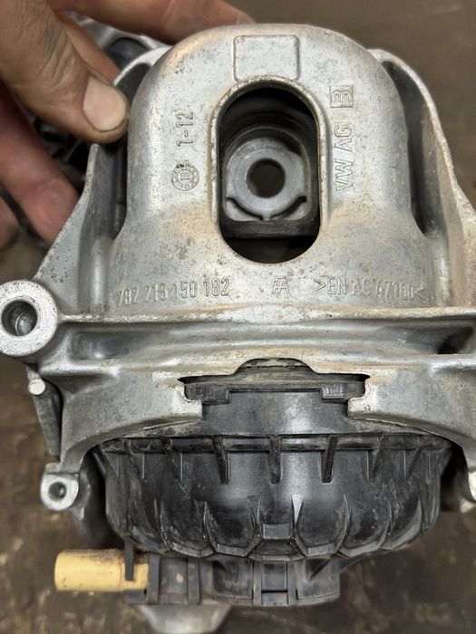 Подушки двигуна  Audi A4 B9