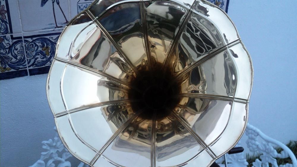 Grafonola com Campanola, gramofone