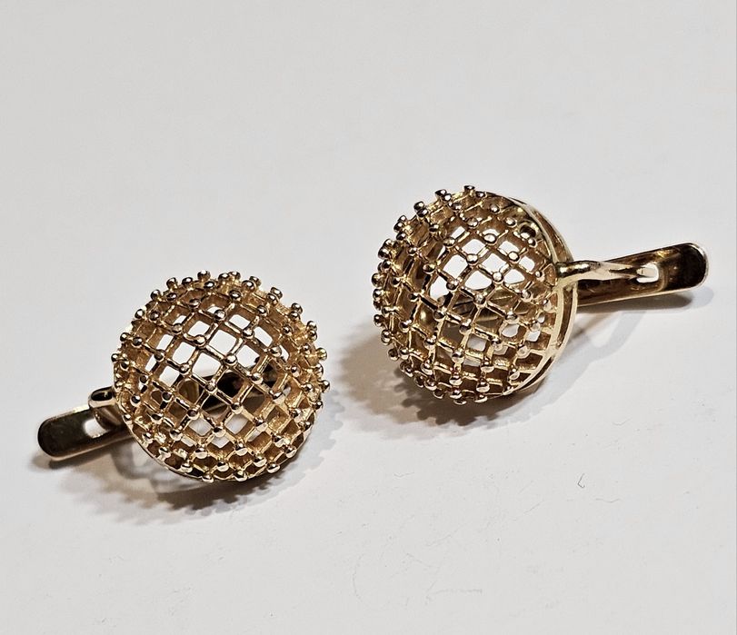 Произведение искусства в золоте.