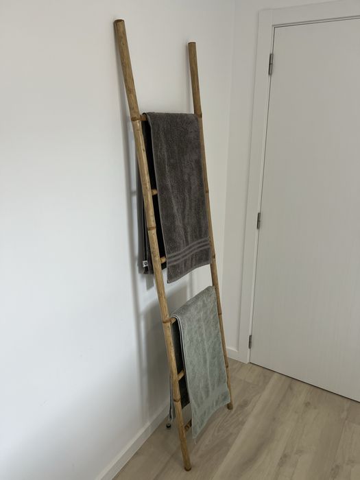 Escada toalheiro bambu
