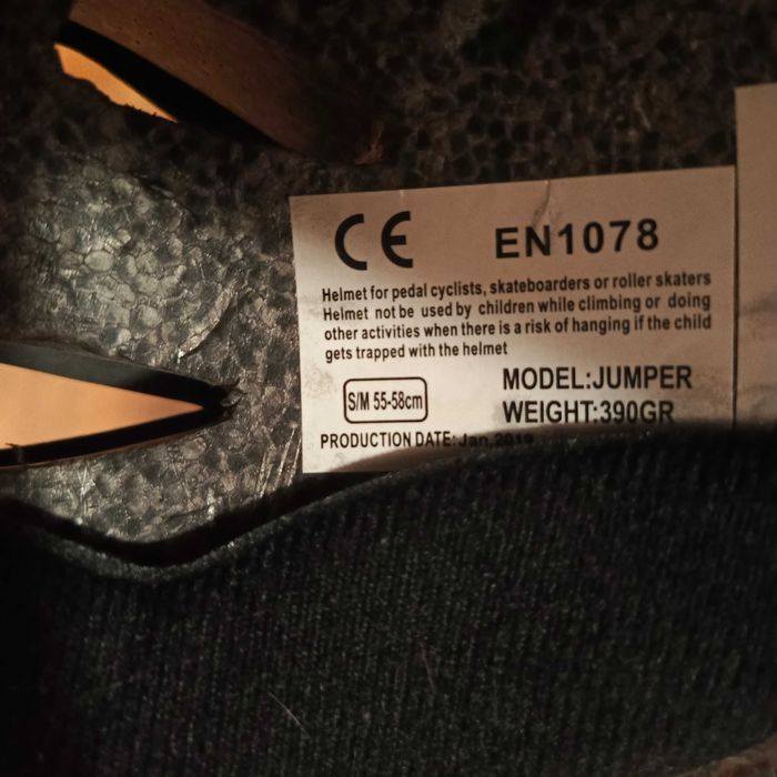 Kask rowerowy r.S/M 55-59cm hulajnogę/deskę /stan bdb/