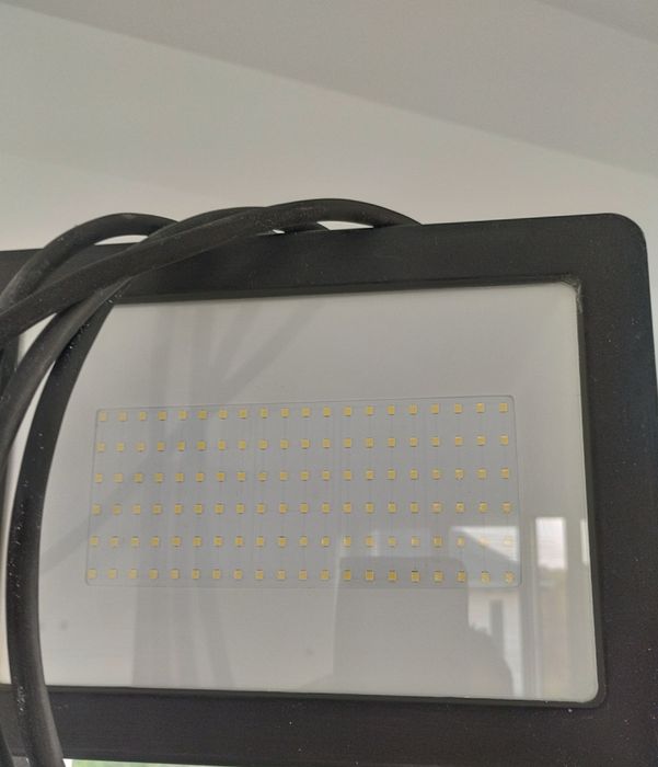 Lampa ze statywem Neo Tools 100 W