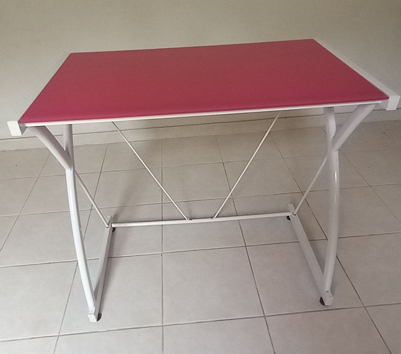 Conjunto secretária e cadeira