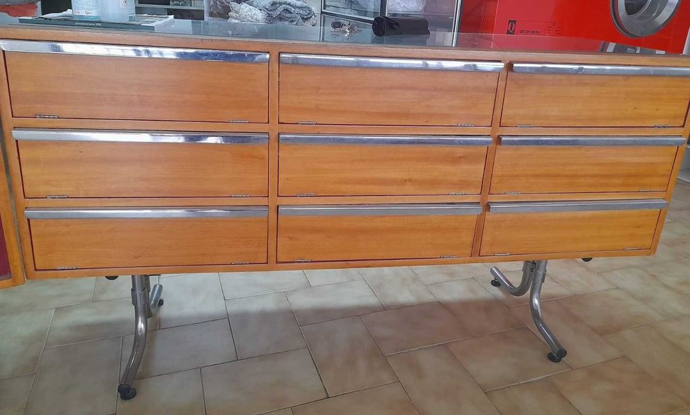 Mobiliário diverso de loja de roupa