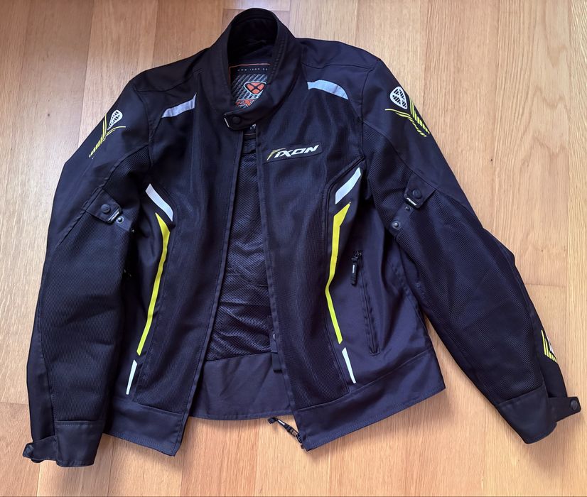 Casaco de Mota, IXON