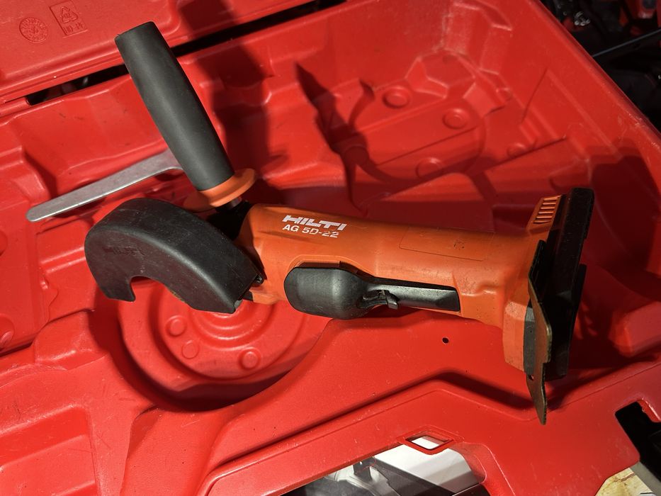 Безщіткова аккумуляторна болгарка Hilti AG 5D 22 Nuron в кейсі