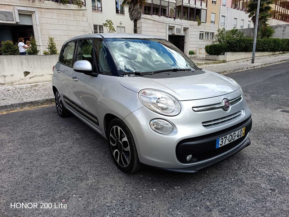 Viatura Fiat 500 L em ótimo estado. Sempre o mesmo proprietário.