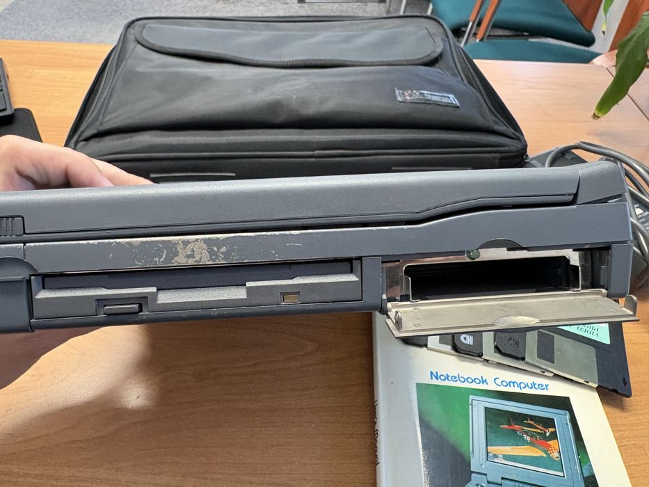 Laptop retro zadbany kompletny