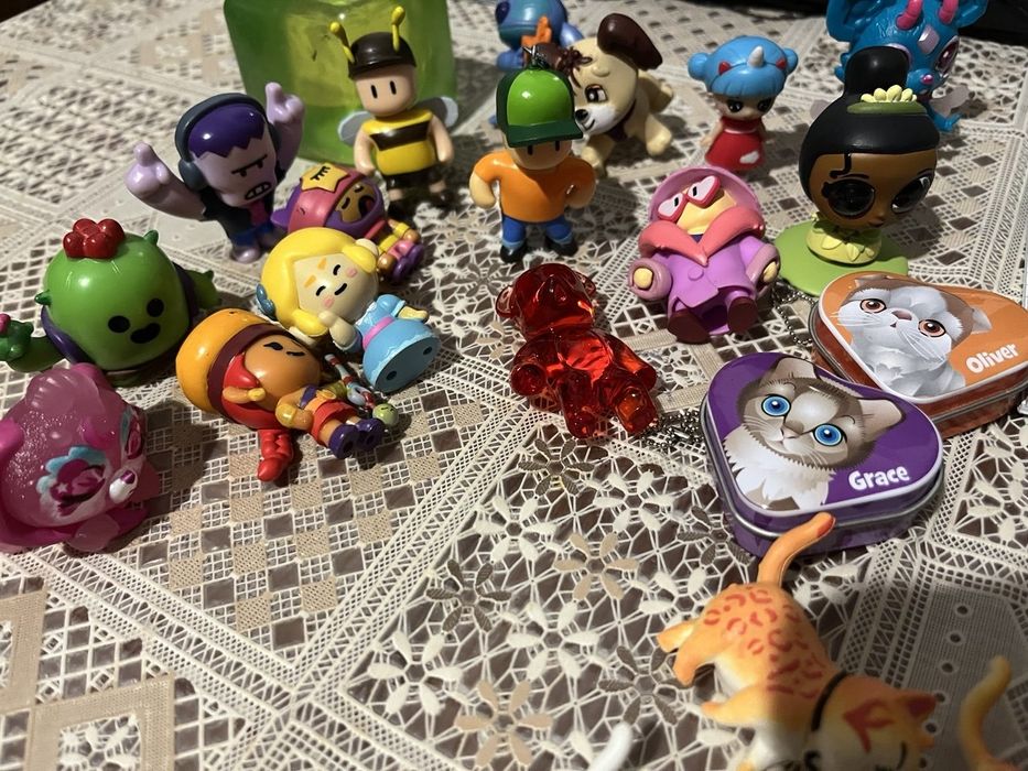 Продам фігурки, іграшки та блокнот