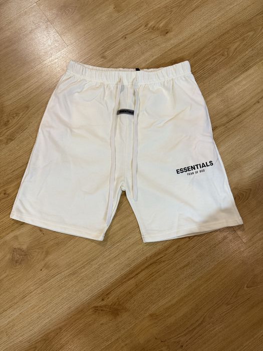 Шорты Esentials