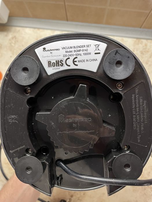 Знижка. Продам професійний вакуумний блендер-соковижималку