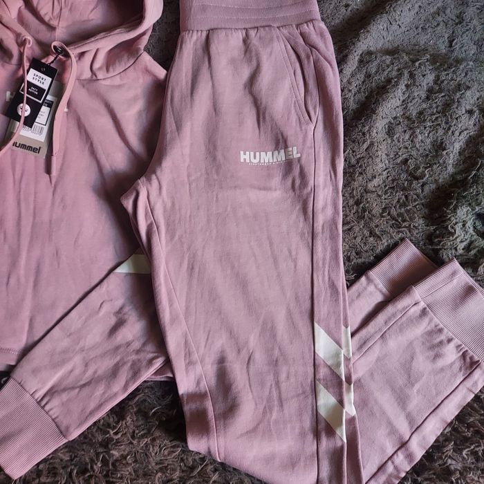 Жіночий спортивний костюм від бренду Hummel утеплений