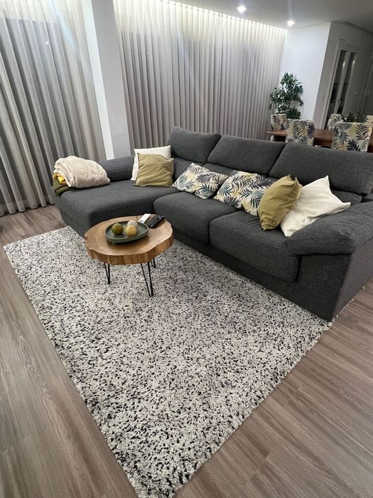 Vendo sofá e tapetes