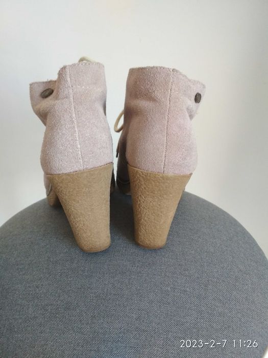 Botas de camurça natural