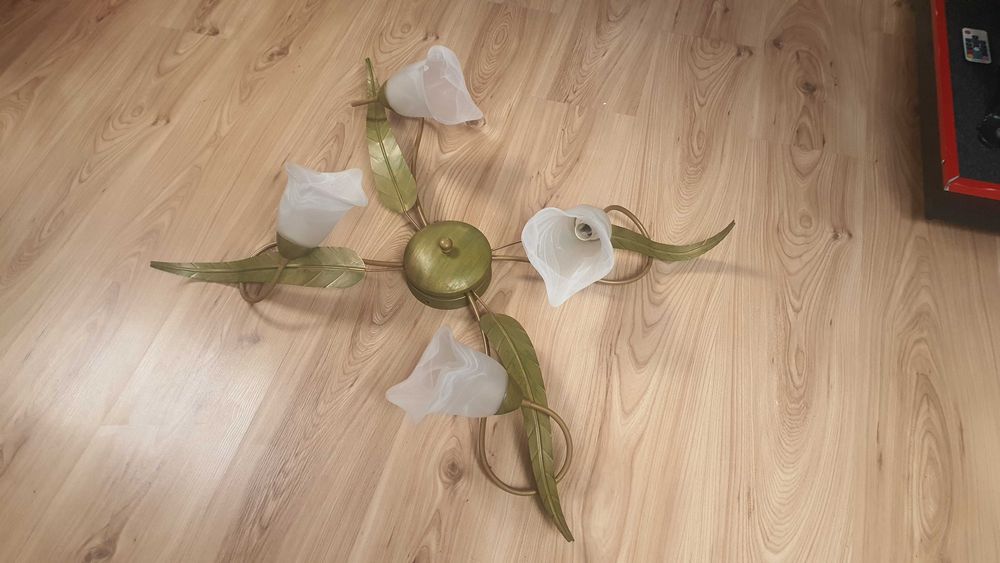 Lampa żyrandol sufitowy kinkiet w stylu kwiatowym