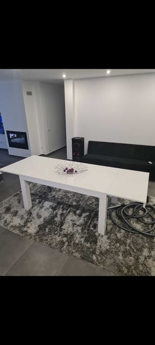 Mesa lacada extençivel