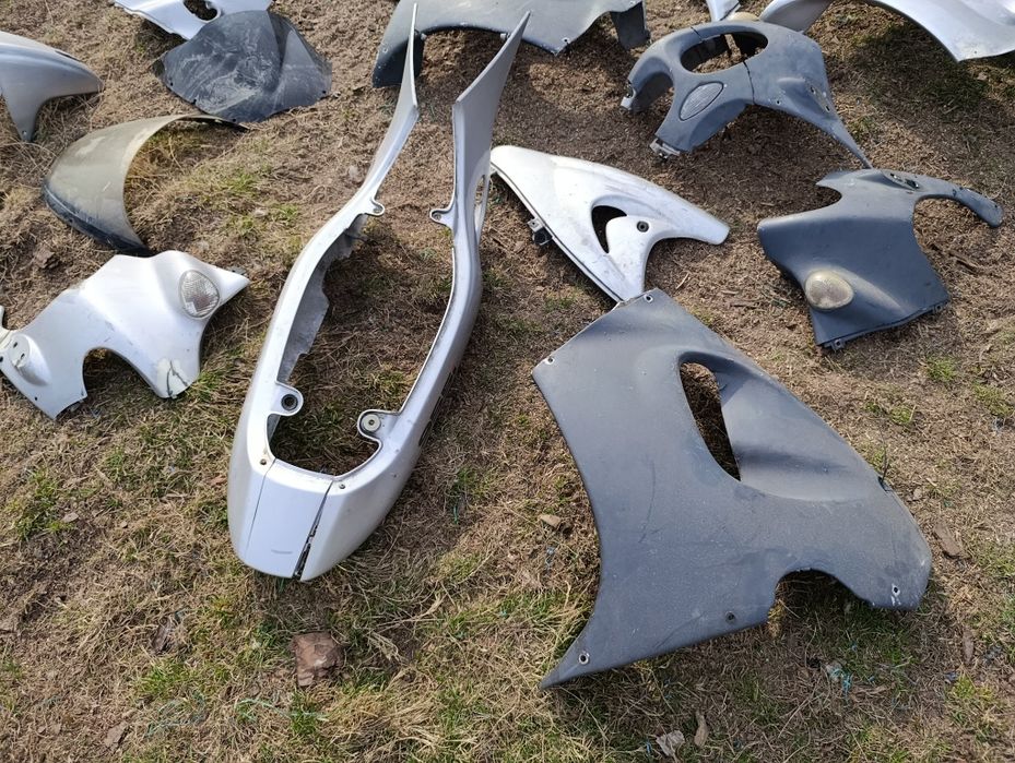 Plastik Triumph 955i Sprint ST owiewki zadupek czasza boczne obudowa