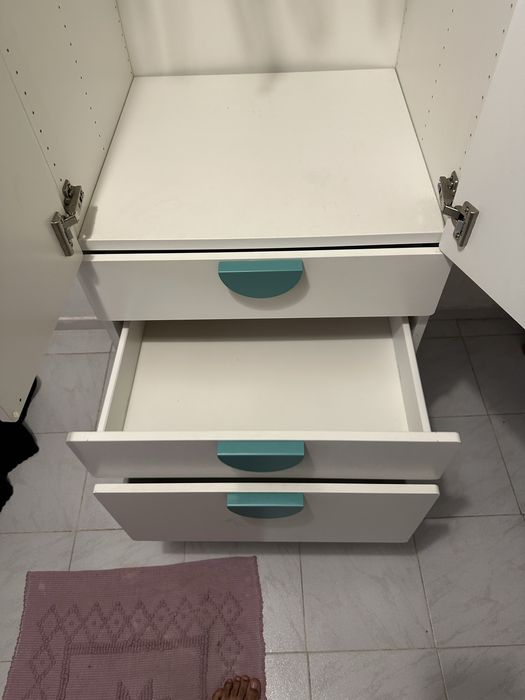 Roupeiro Infantil IKEA SMÅSTAD/PLATSA c/ Gavetas e Varão – 60x57x181cm