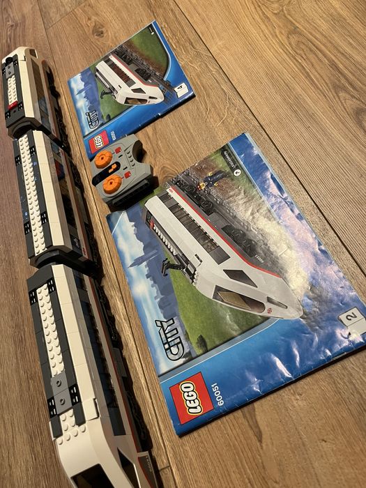 Lego pociąg pasażerski 60051
