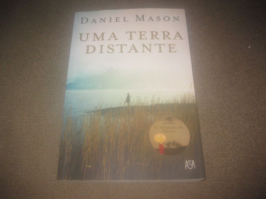 Livro "Uma Terra Distante" de Daniel Mason