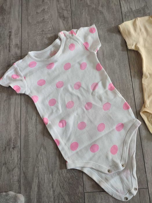 Zestaw trzech par body z krótkim rękawem 86cm