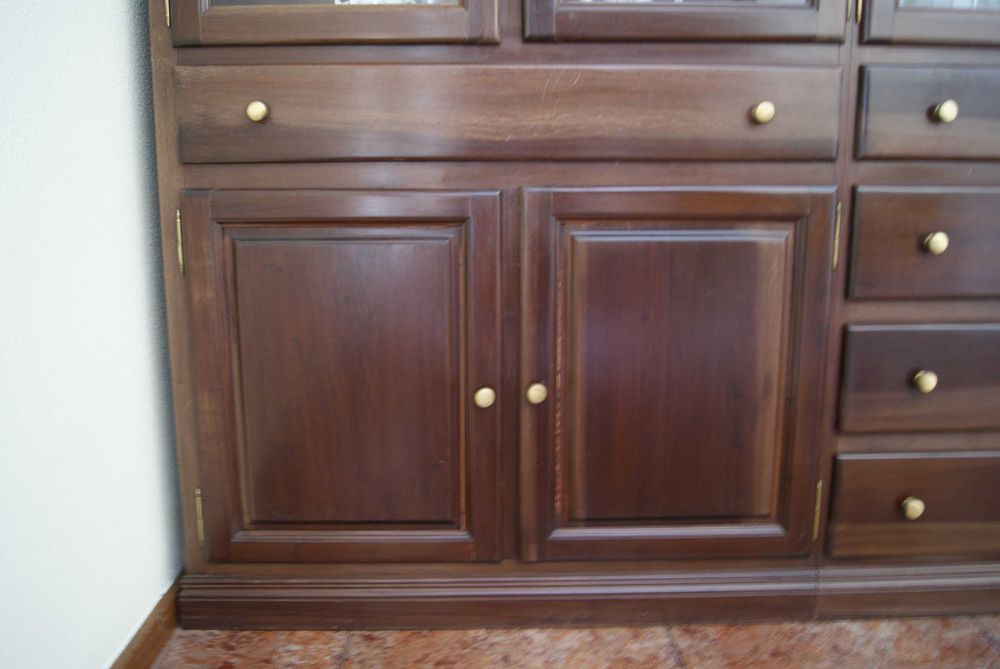 Móvel de Sala em madeira de Mogno