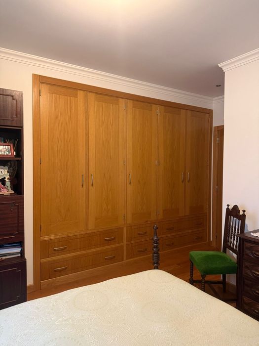 Quarto mobilado com WC privativo – Zona nobre de Torres Novas