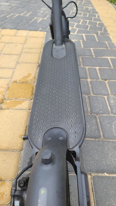 Продам  ОРИГІНАЛЬНИЙ Електросамокат Xiaomi Mi Electric Scooter Pro 2