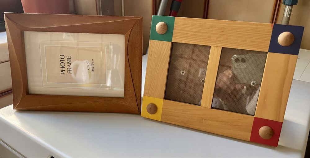 Duas molduras em madeira