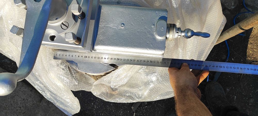 поворотный стол и резцидержка