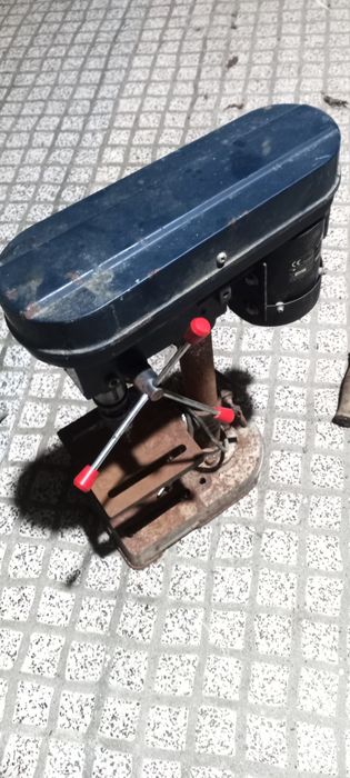 maquina de fazer furos