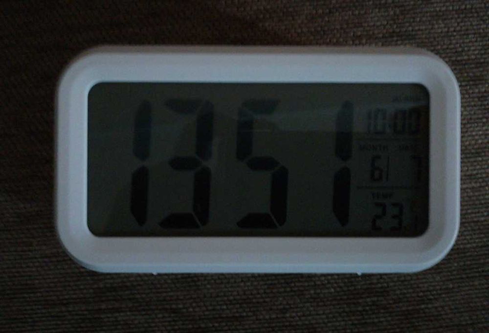 Despertador digital com sensor64284585881089123