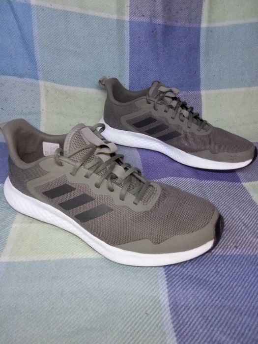 46(29,5) Adidas кросівки