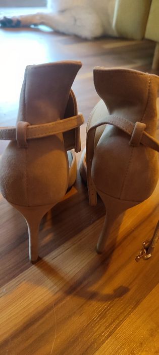 Buty damskie obcasy