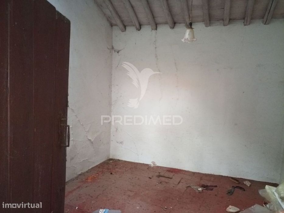 Moradia T6 para reconstrução no coração do Alandroal — com vista ma...