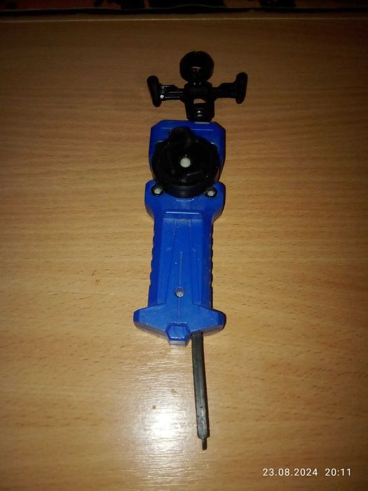 Продам бэйблэйд игрушка.