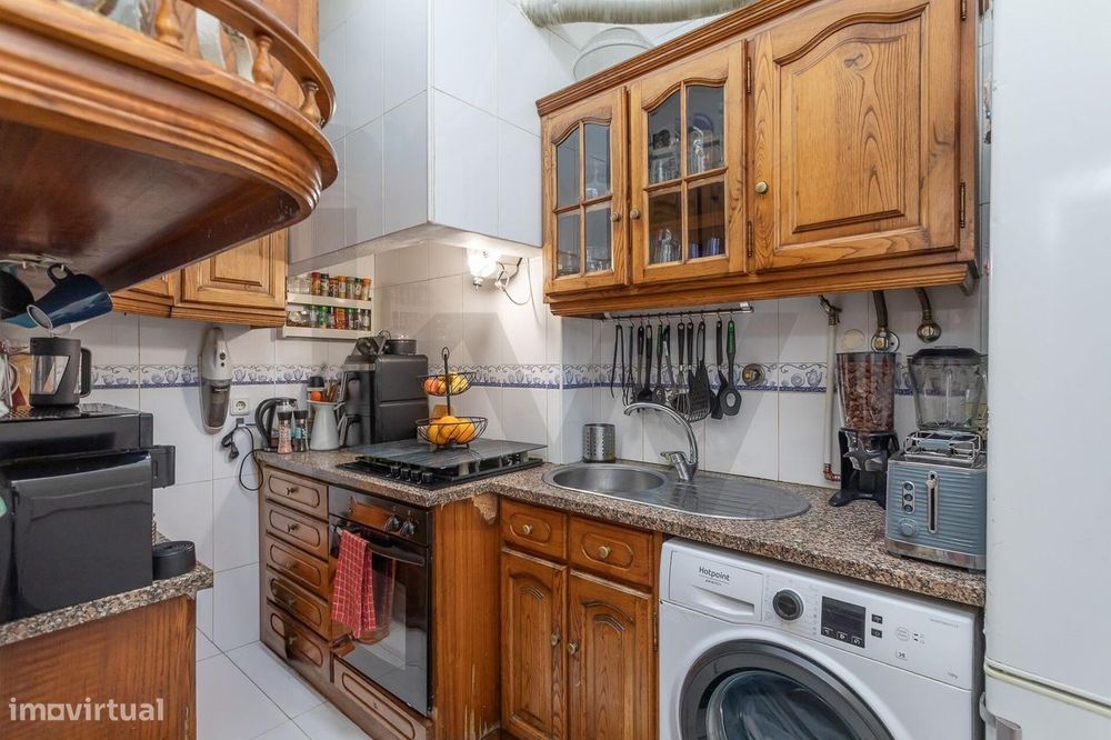 Vende-se T3 na Calçada de Santana com vista Rio Tejo e cidade Lisboa