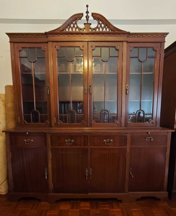 Móvel clássico de Sala de Jantar