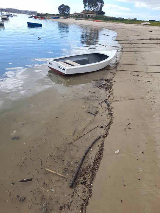 Barco auxiliar em fibra