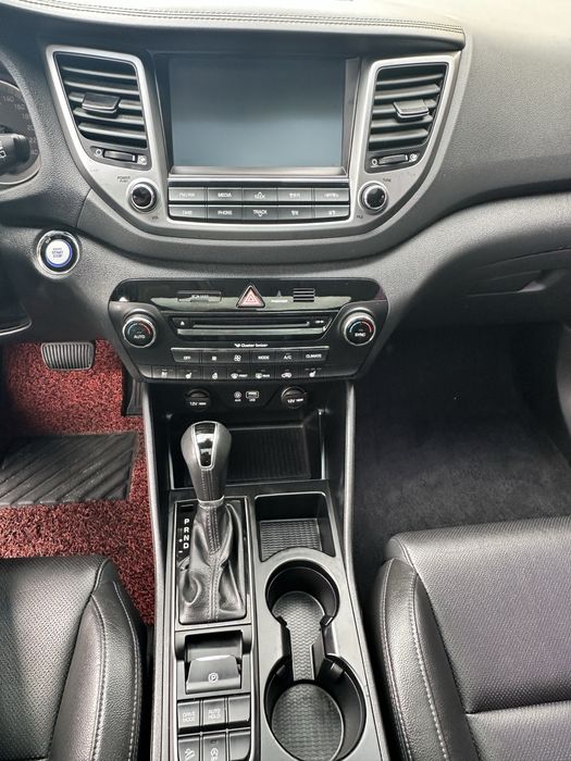 Hyundai Tucson 2015 р. Дизель: 2.0л. Автомат