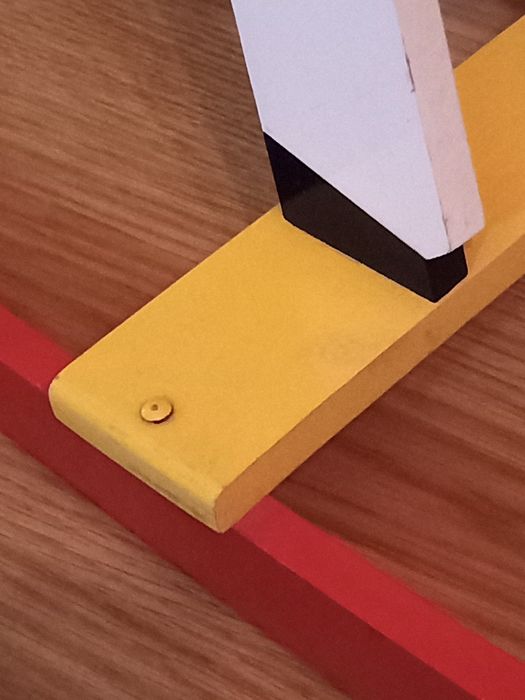 Cavalo antigo de madeira sem restauros